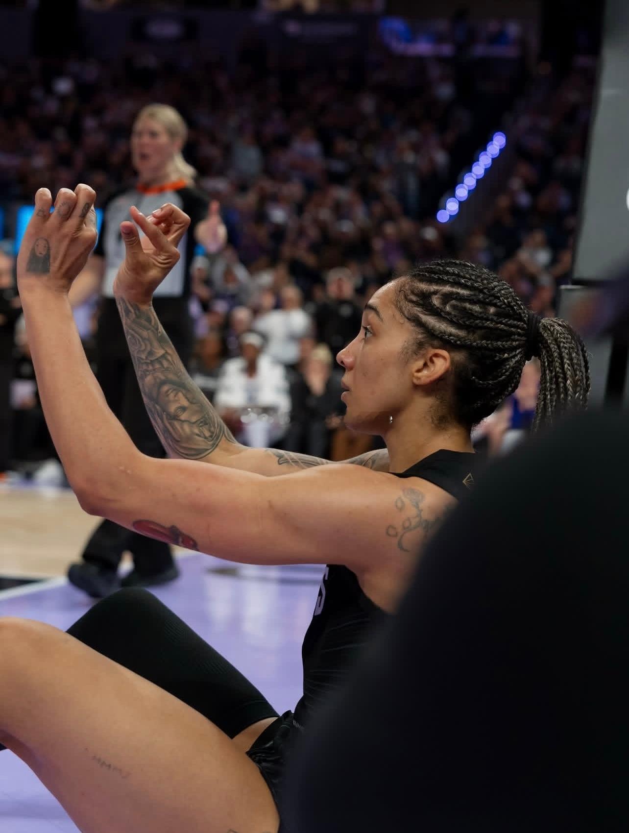 gabbywilliams：“ period 🤏”英格兰队遭盗窃只剩1个足球