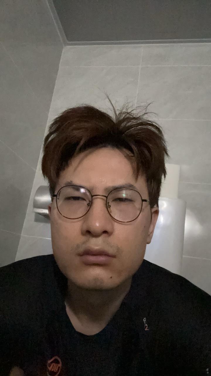 好完美的一天，早上被屎强制开机，然后下午买了超好吃的榴莲，晚饭煮面炒菜大吃特吃但