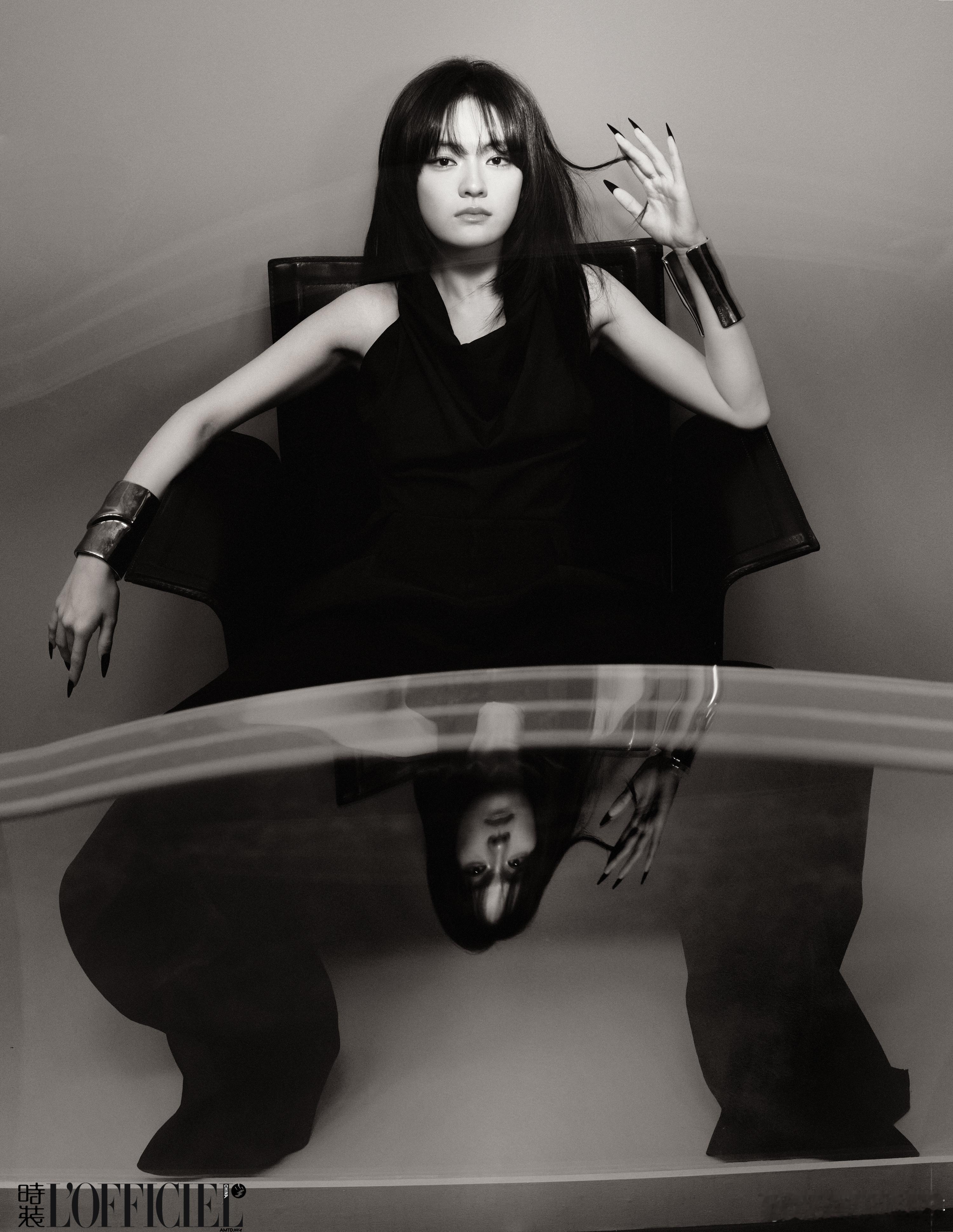 文淇时装五月封面文淇对我有点太大方了 文淇这次对观众也太大方了，每一帧都美得有攻