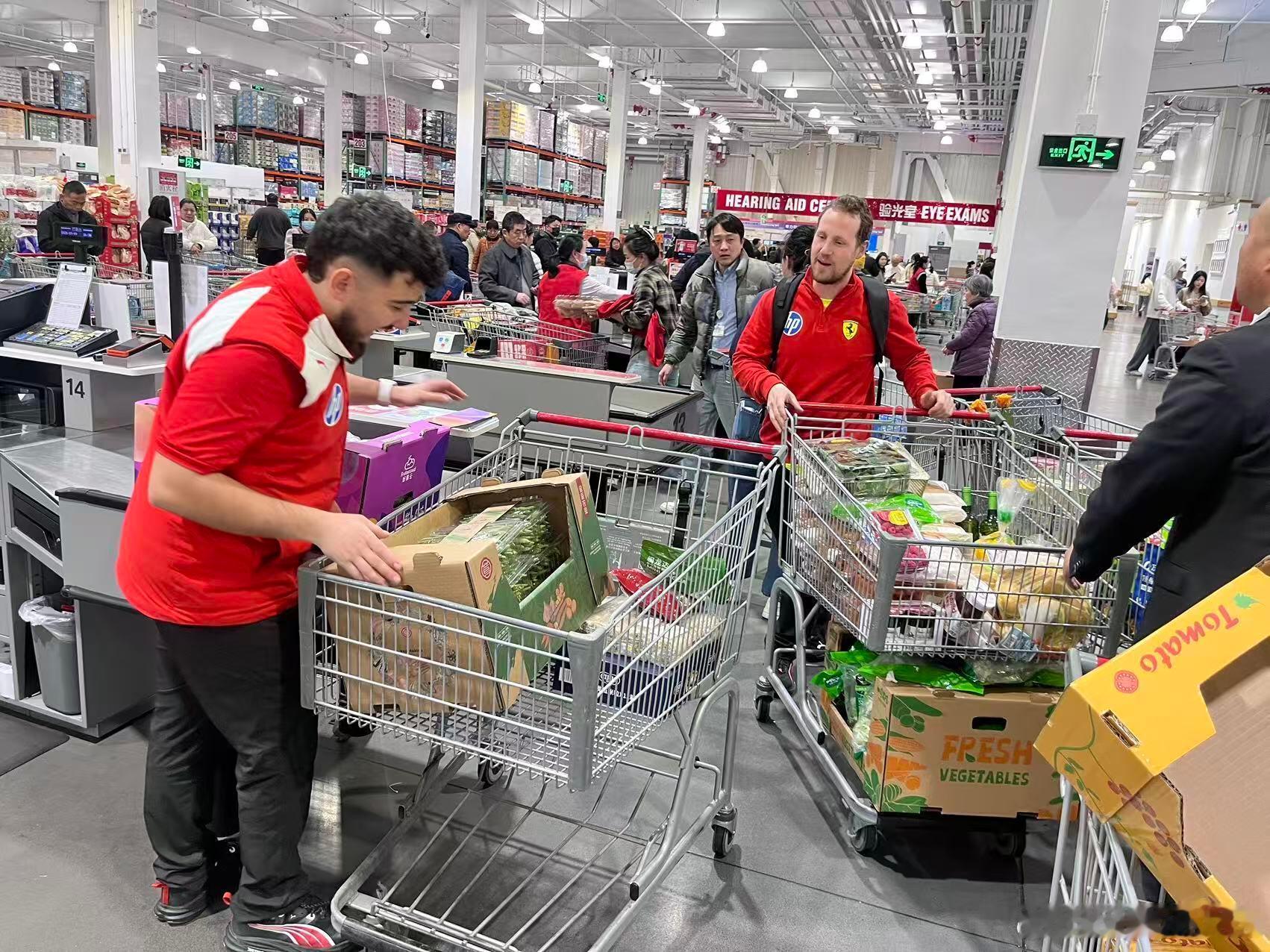 法拉利来中国也得进货笑不活了看到法拉利在Costco采购，🧾 小票比胳膊还长，