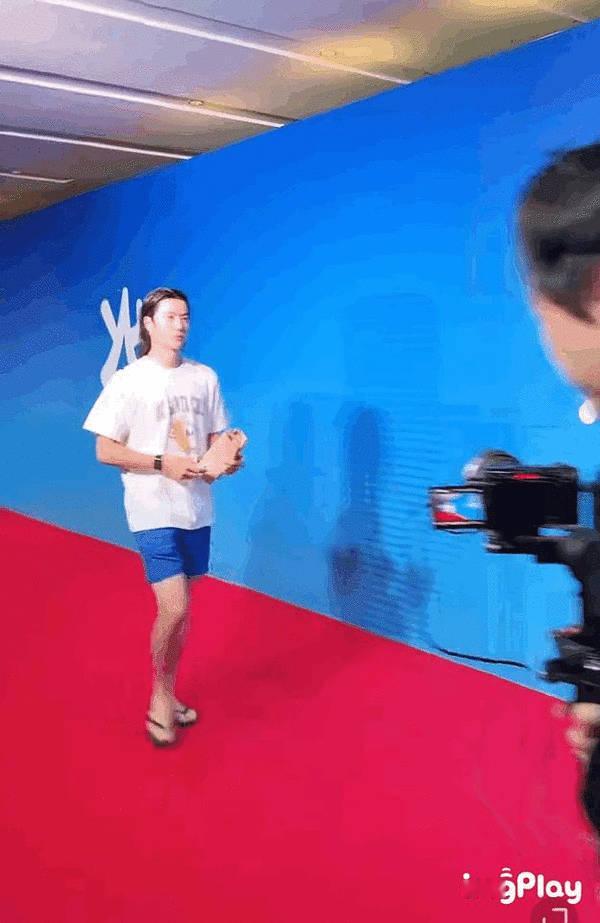 只有我在意王一博的美腿吗 ​​​