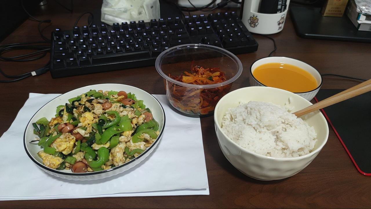 学成的第一道菜：青椒炒鸡蛋[耶]
