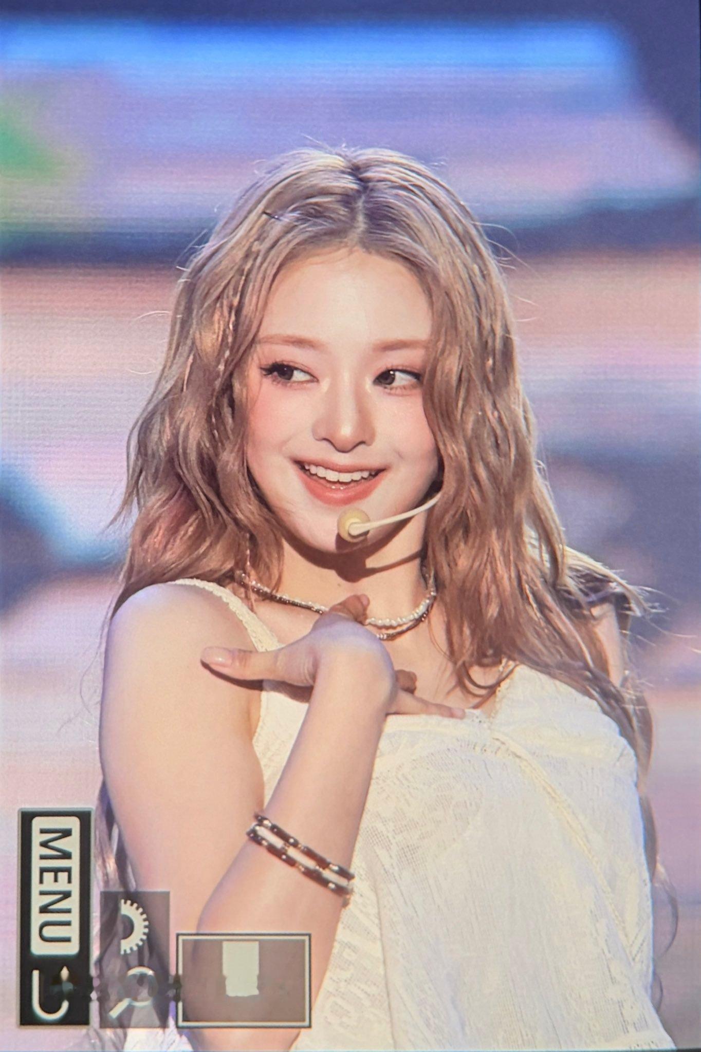 李娜炅 🐣蜜桃笑颜李娜炅 260615 蔚山音乐节 饭拍预览©nakkomen