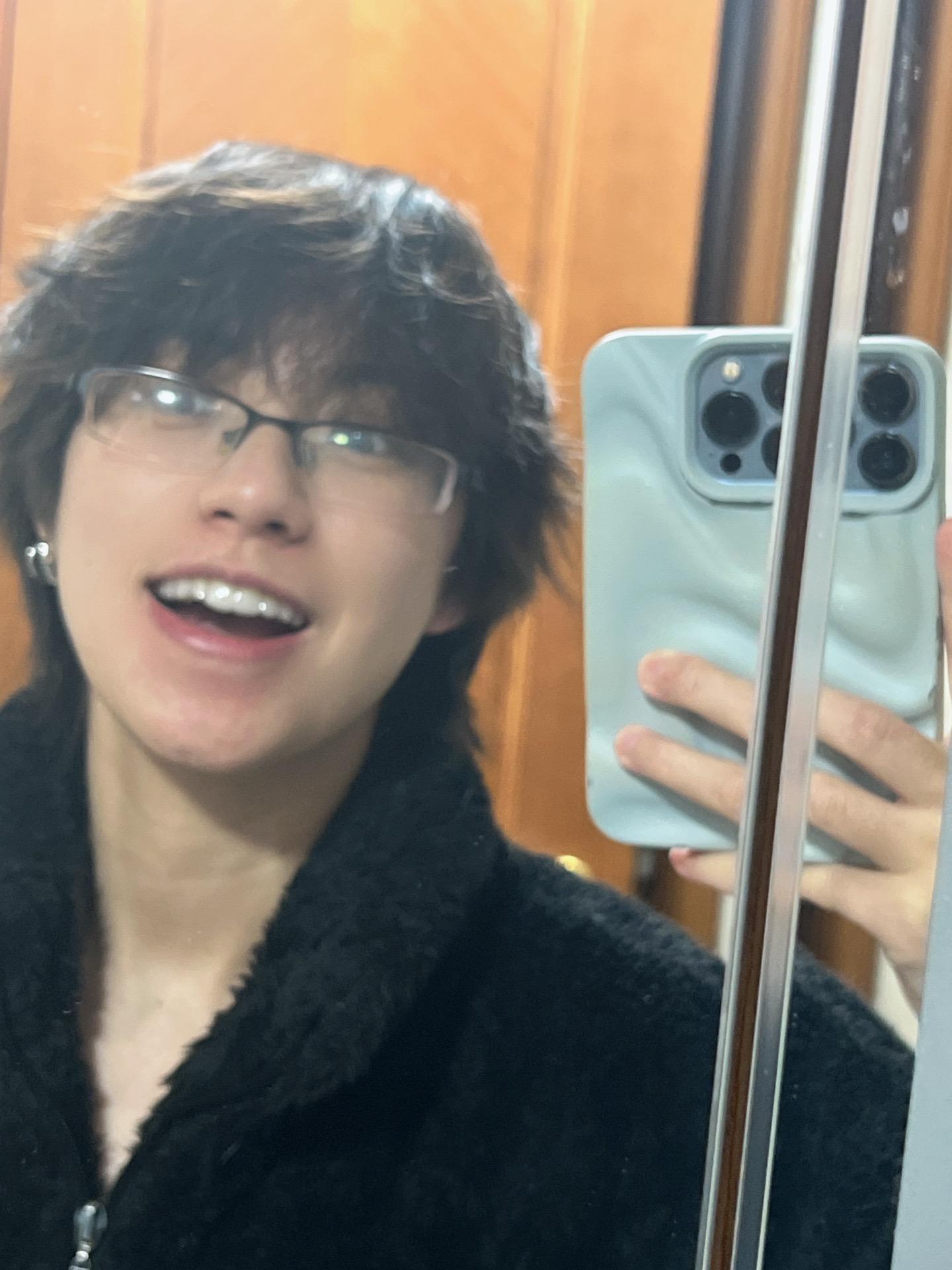 快乐小狗仅你可见。