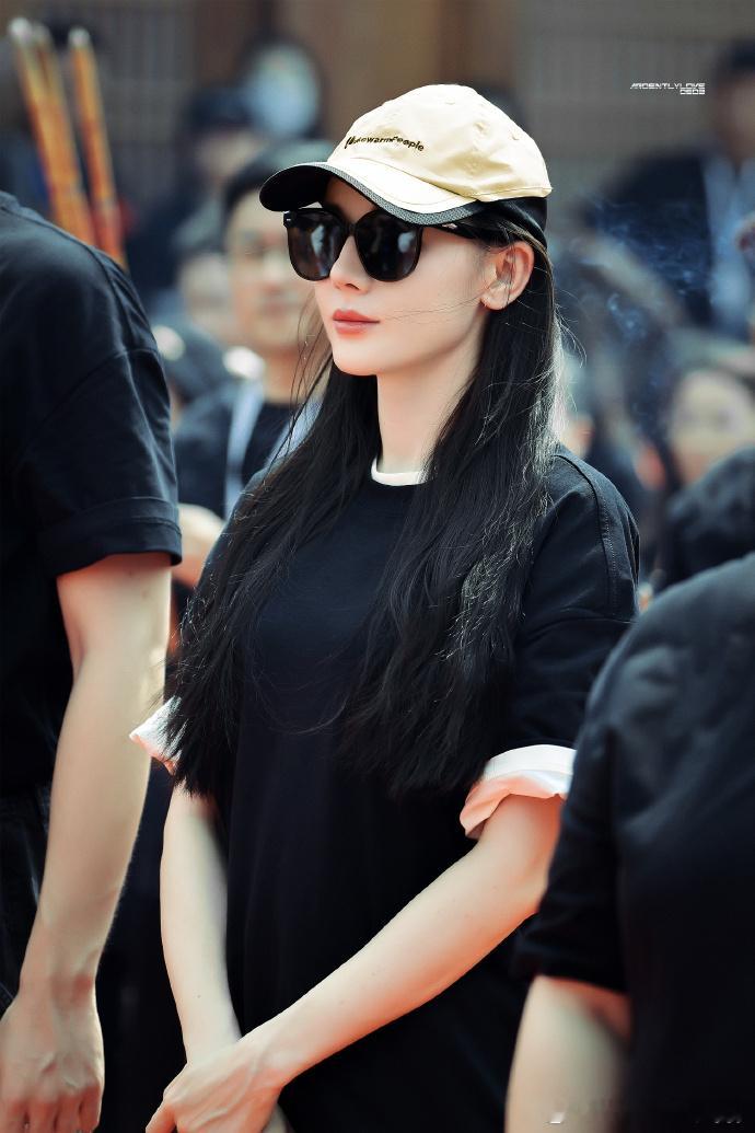 #慕胥辞开机# 慕胥辞今天开机！现场迪丽热巴路透有[打call]啊啊啊是新鲜的迪