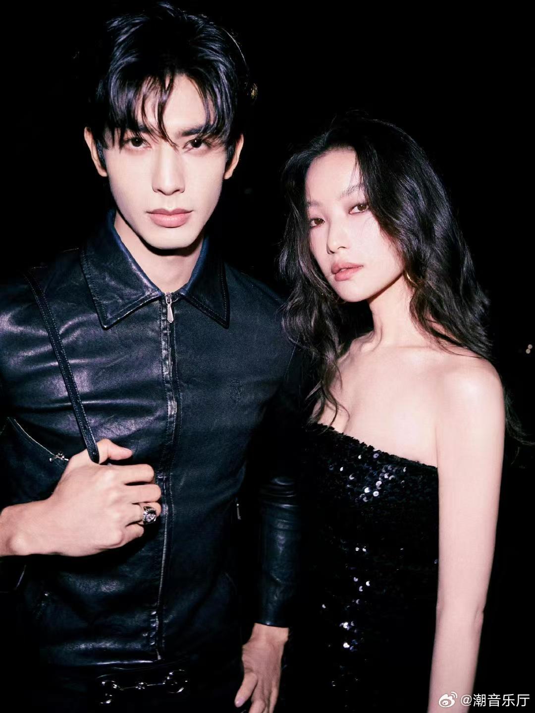 倪妮宋威龙热聊倪妮宋威龙内场热聊微博之夜内场表面上是在下棋（bushi），实际上