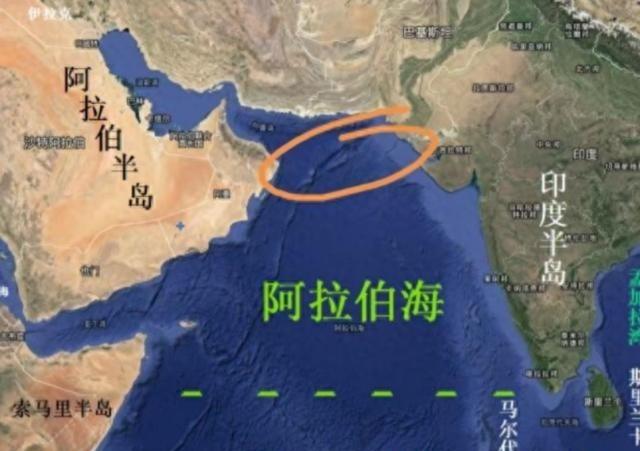 美伊打得天昏地暗的时候，谁都盯着航母、战斧、弹道导弹，没人注意一艘4000吨的中