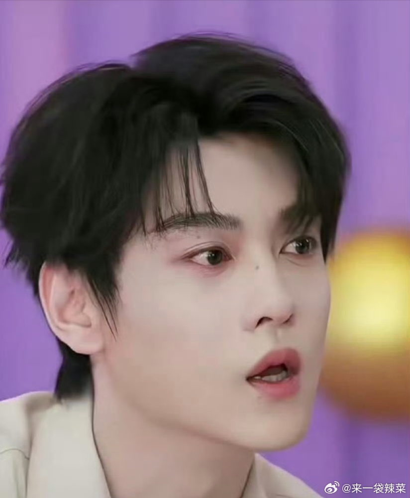 田栩宁直播快哭了田栩宁你先别哭，坚强起来，把最近的事儿跟吃🍉网友捋一捋，然后你