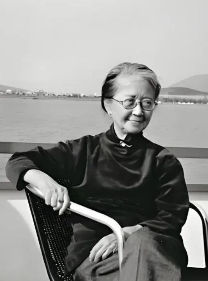 她是民国“合肥四姐妹”中最小的那位，也被称为“民国最后一位才女”。可她这辈子，跟