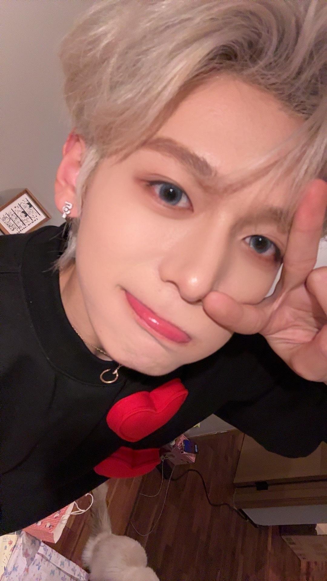 孙恩盛 何秋亊  其实我觉得俩人都挺帅的[可爱] 