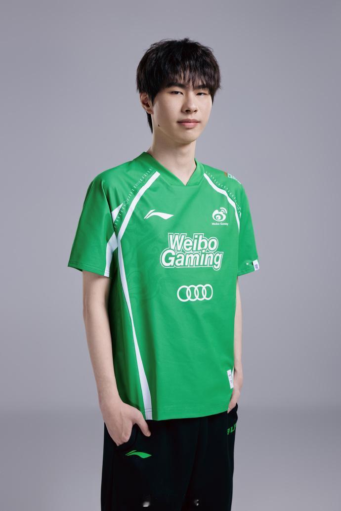 上身图来了！怎么说？

#WBG炫彩队服# #转发接龙开新年# #WBG英雄联盟