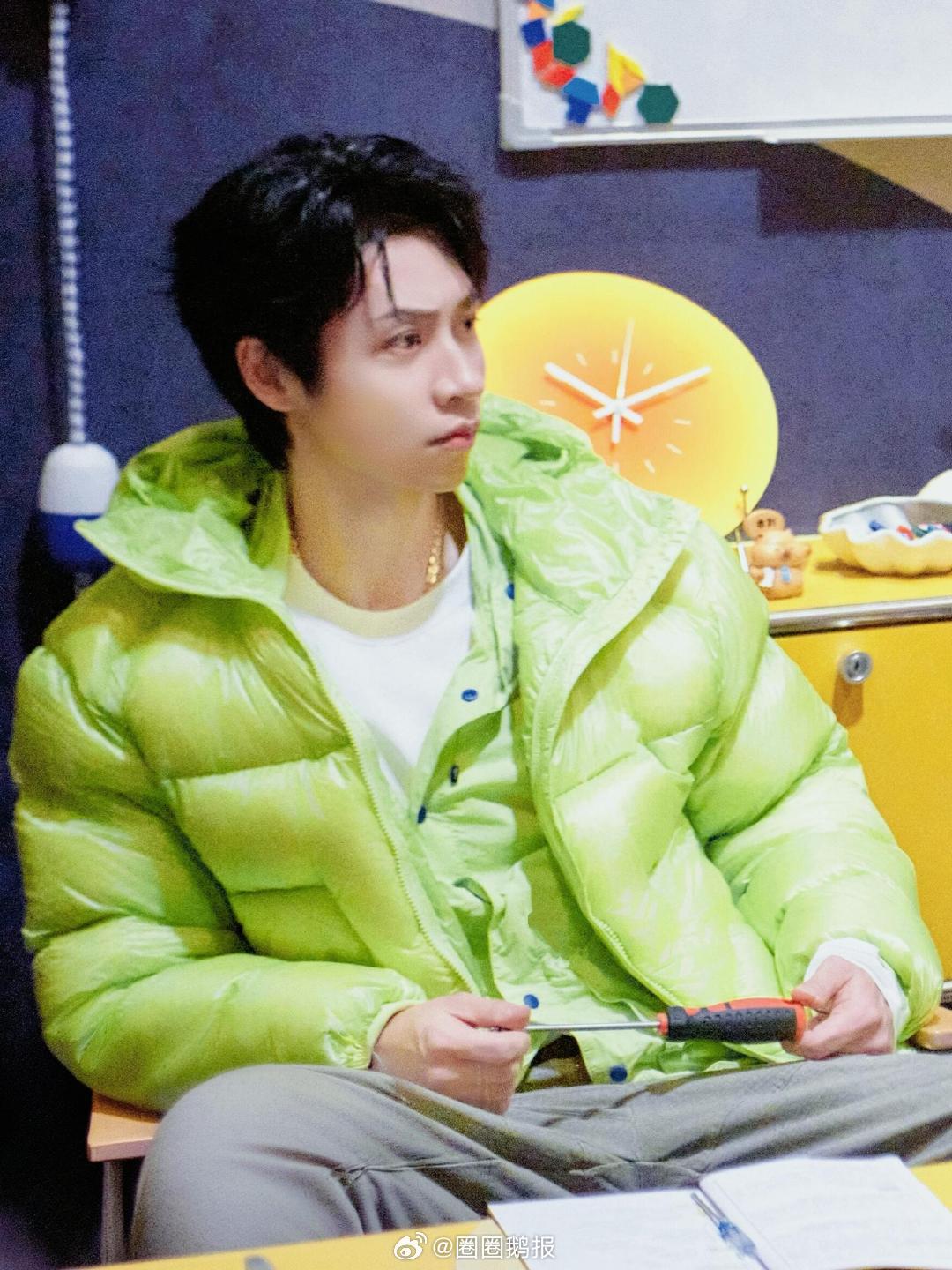 魏晨怎么还长这样这竟然是40岁的魏晨不是，这竟然是40岁的魏晨吗，连真的一点没变