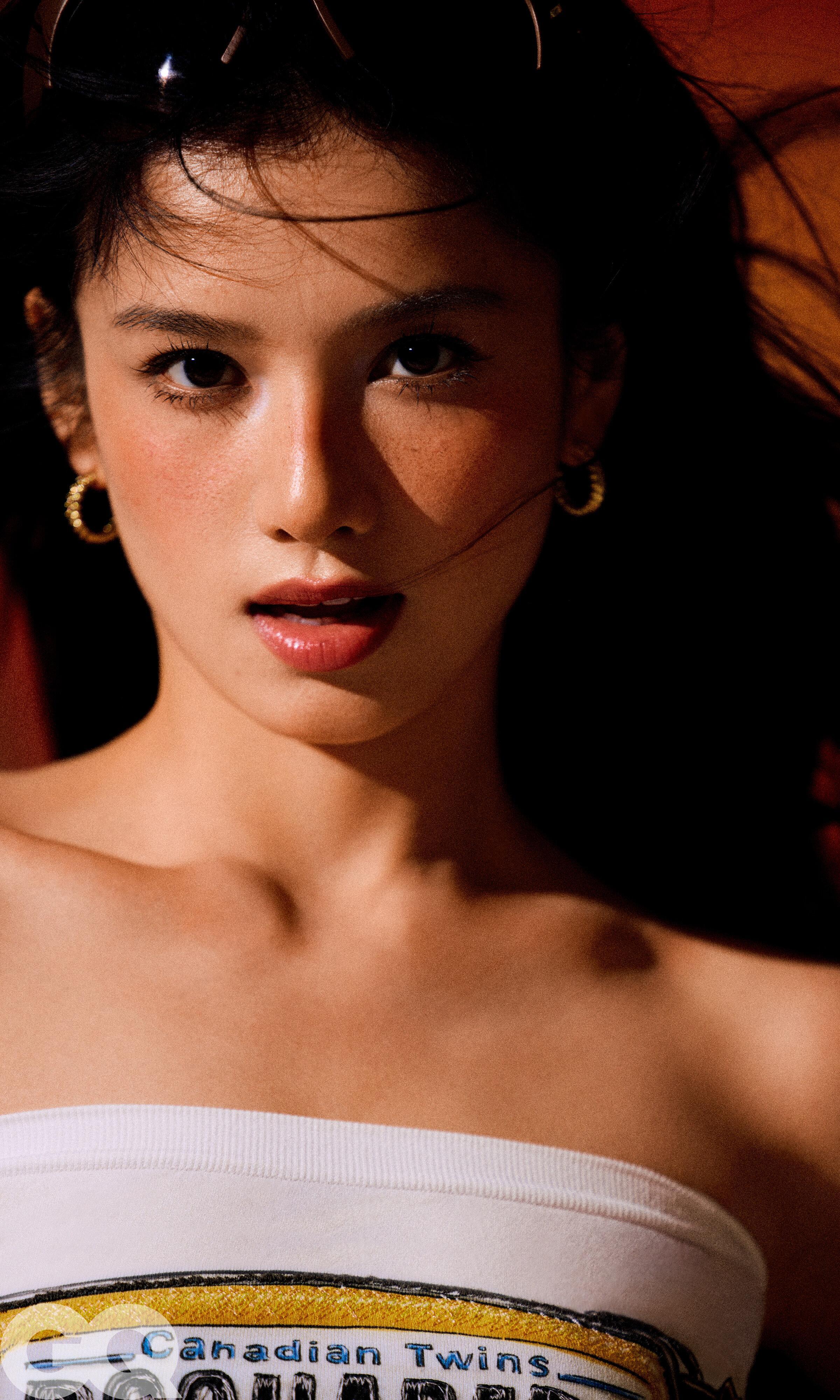 张婧仪猎豹一样的野性美张婧仪原生态的凌厉美GQ七月封面完成突破性蜕变！肆意散落的