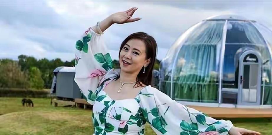 这次不靠张颂文！57岁翁虹凭女儿再上热搜，格局太圈粉
 
    57岁翁虹再度