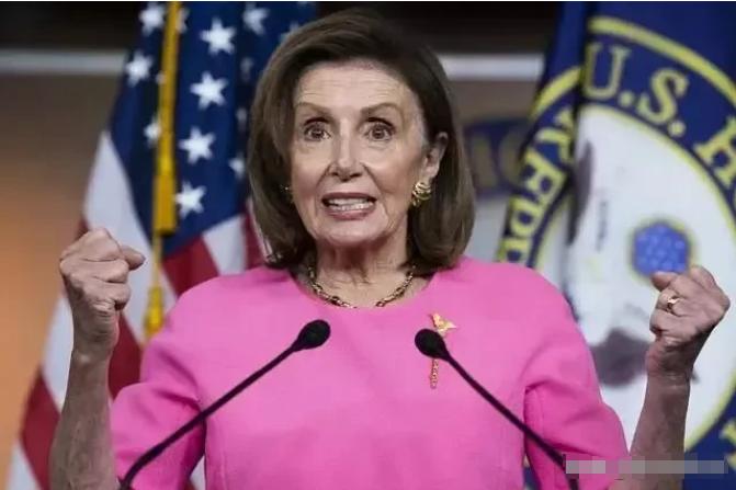哈里斯痛失总统宝座，佩洛西强忍泪水。
 
此次美国大选，民主党候选人哈里斯的败选