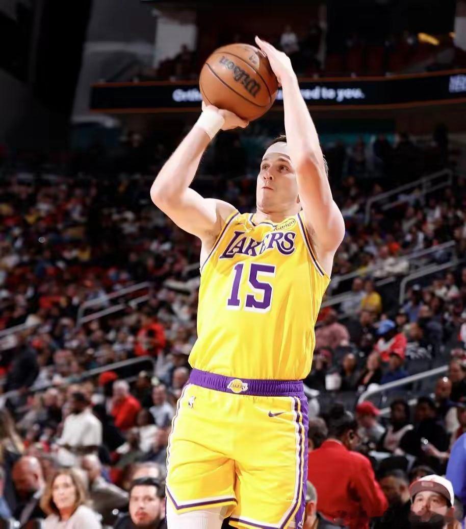 湖人今天击败火箭两人满分，两人将功补过，一人表现拉胯。东契奇：最近场均38分，今