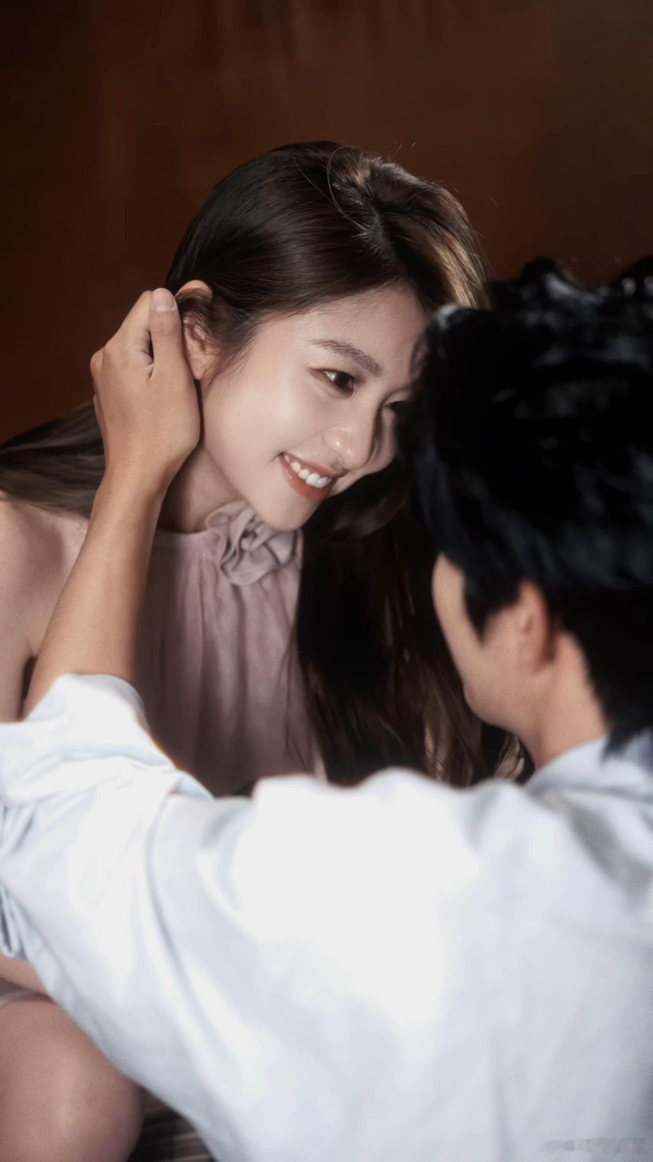 从节目甜到生活！每一次同框都撒糖不断，这对的性张力谁能拒绝～ 