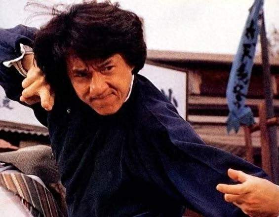 30年后才看懂《醉拳2》：成龙赢的那场戏，其实是在毁自己