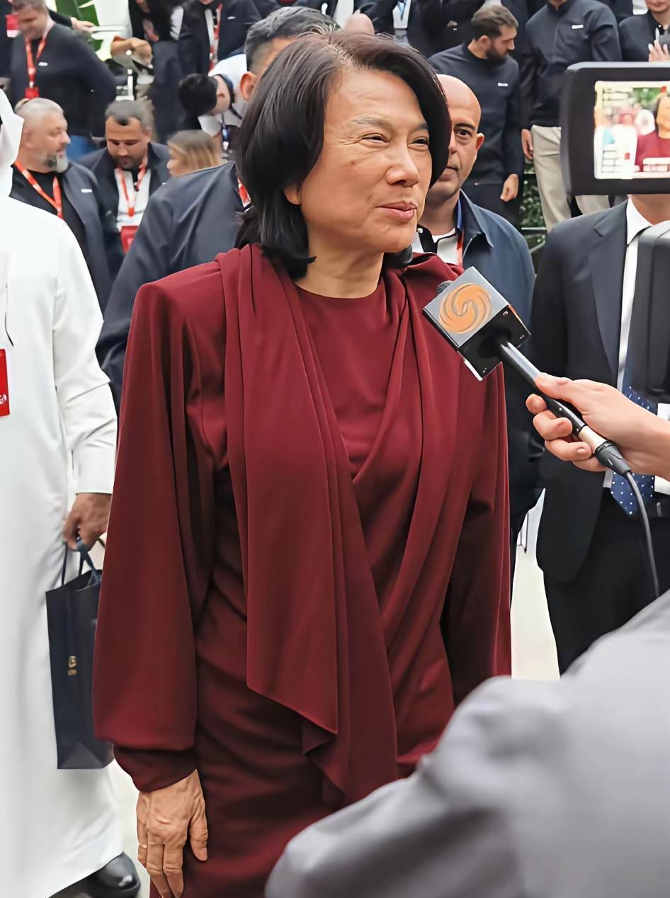 董明珠是所以女人的楷模，女强人，事业到了巅峰。