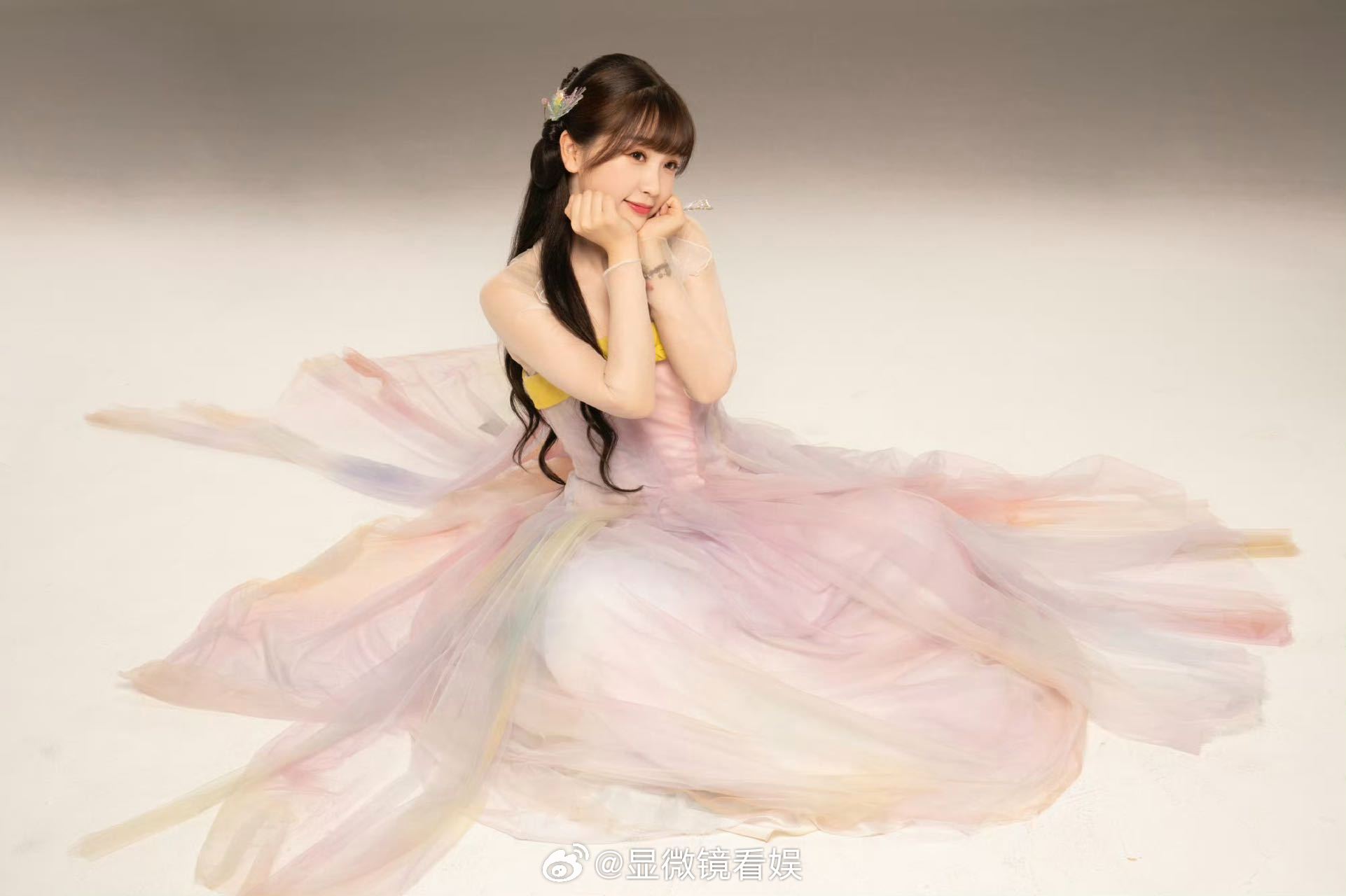 小兰花庆生照 工作室发布营业图，庆祝小兰花1503岁，一下把人带回三年前的那个夏