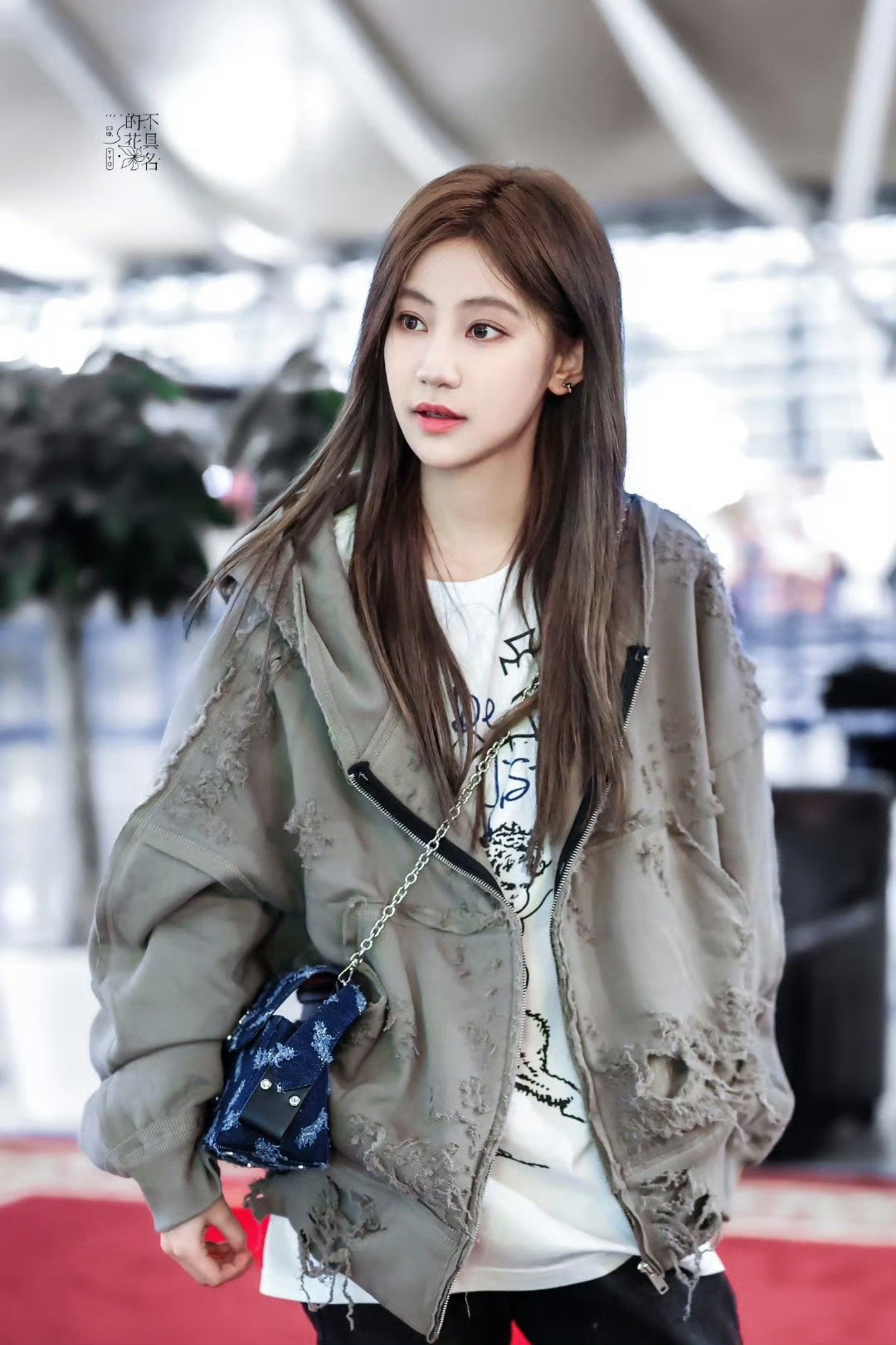 歌手袁一琦启程巴黎时装周巴黎时装周