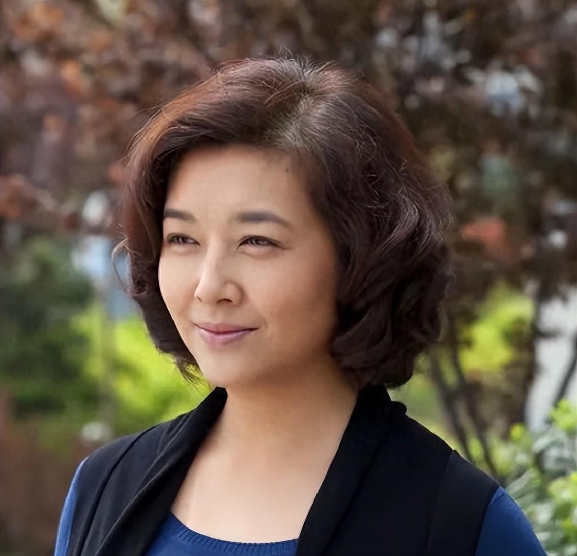 高曙光女儿：17年母女相依，异母弟弟真能撼动“小富婆”的潇洒人生？
戏里爱得死去