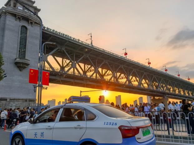 中国发展到了什么程度?
14多亿人口 没有宗教冲突，没有民族歧视，没有种族冲突。