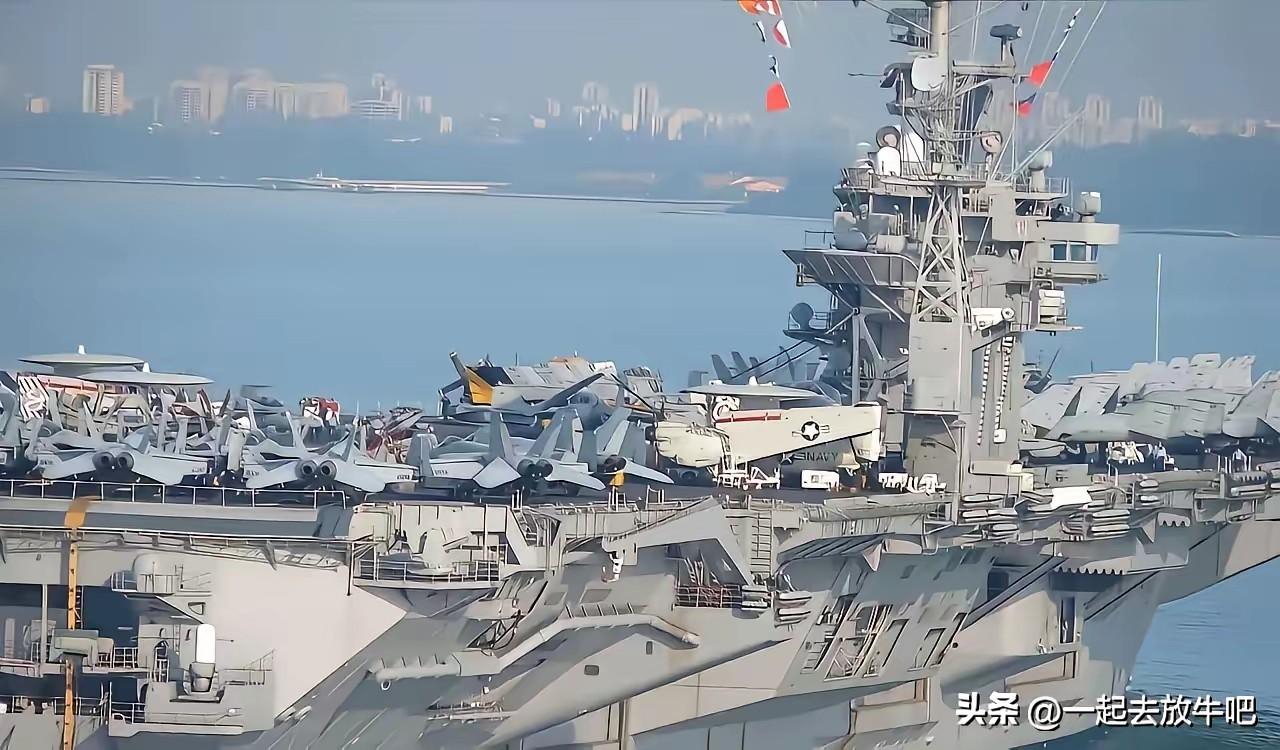 有些人挺可笑，美国航母远离伊朗，是因为害怕。
那不是害怕，那是战术性后退。
航母