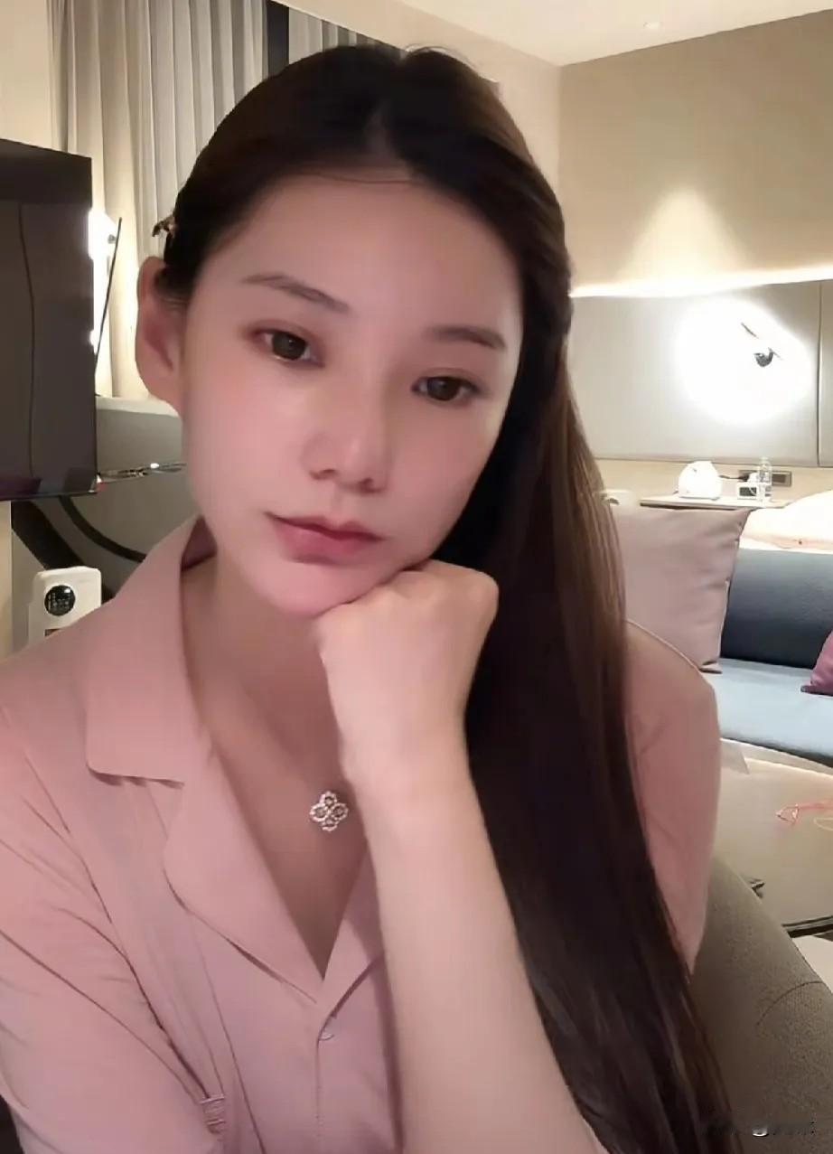 张兰可以晒小汪宝了！
马筱梅说了，小汪宝可以随便拍，但小玥儿和小霖霖的背影都不能