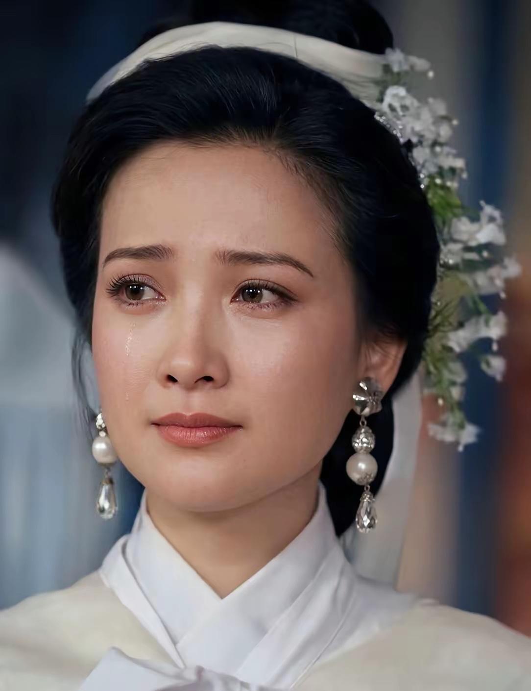 电视剧（三国演义）真的太好看了，剧中8位女演员实在太漂亮了。

很多观众都说何晴