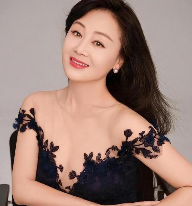 演员王姬说：“我女儿在结婚三个月后，才告诉了我这个消息，这让我非常的失落，但我告