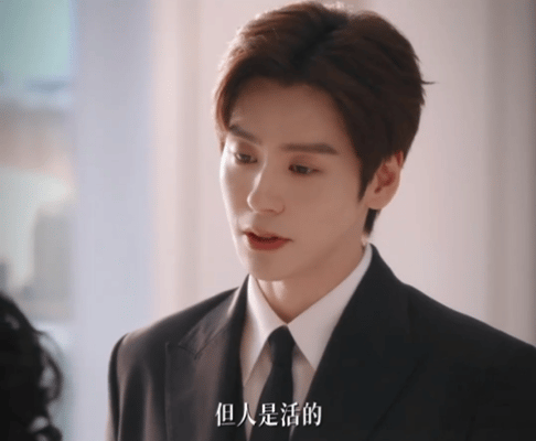 魏哲鸣新剧10个字解决异国官司魏哲鸣演的许淮颂太有魅力了！外表帅气内心强大，异国