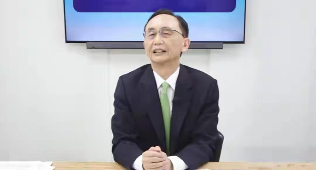 吴子嘉这次说到了重点，吴子嘉说郑丽文在上海的东郊宾馆与台商交流的时候，郑丽文喊出