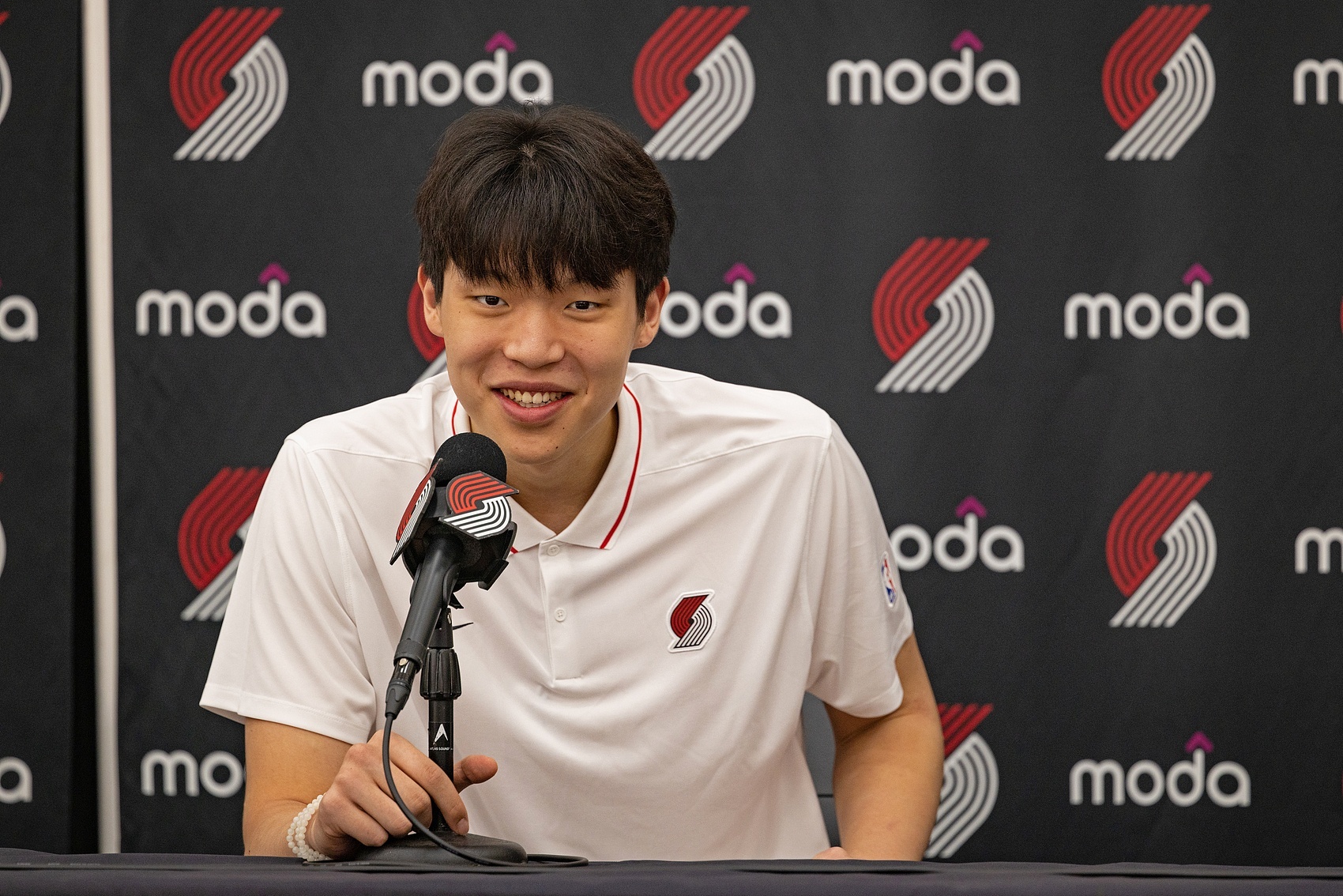 杨瀚森：“作为一名新秀，需要先去做好自己抢篮板、防守，还有就是挡拆下顺，给大哥们