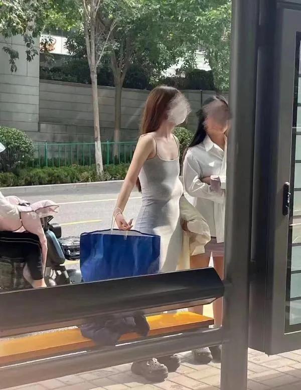 [what]两块腹肌的女生