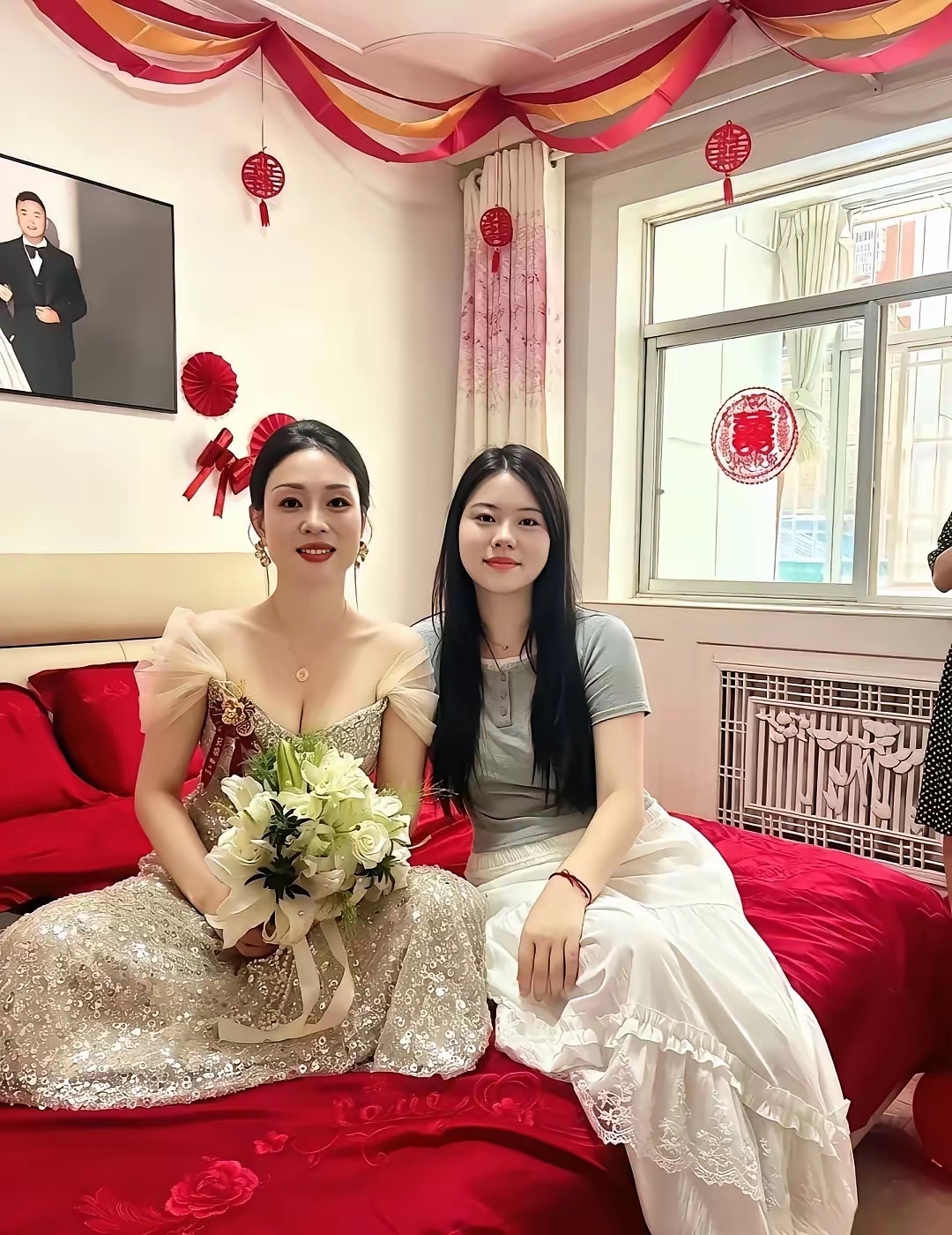 女儿送妈妈出嫁，祝妈妈新婚快乐！ 