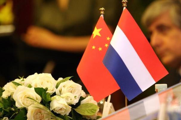 [月亮]俄罗斯也不希望中国超过美国吗？其实跟美国比起来，俄罗斯更怕中国崛起，因为