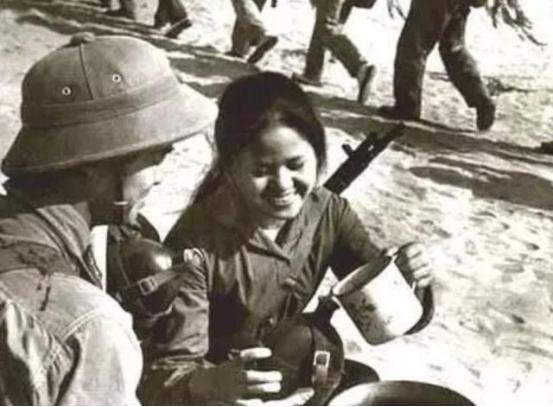 1979年，我军一位战士被两名越南女士兵掠走，他以为自己可能要命丧黄泉，可谁曾想