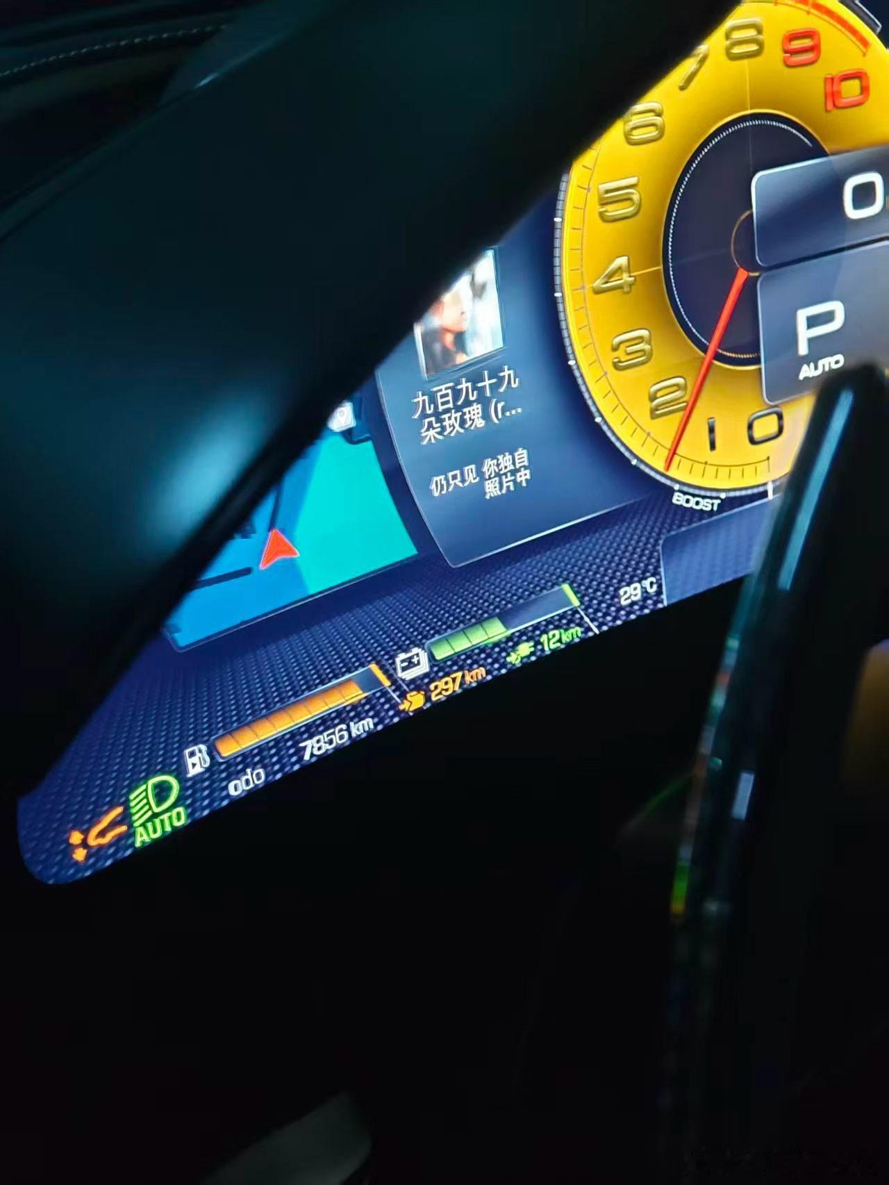 2024年上牌法拉利296GTB7900公里 赛道座椅摩德纳黄/奶油白赛椅 配置