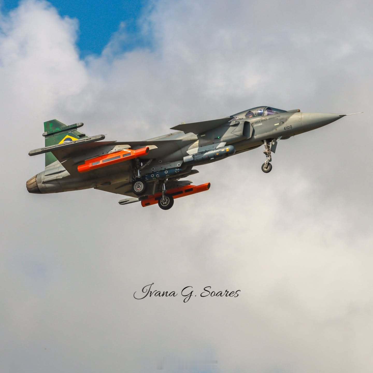 烽火问鼎计划巴西空军F-39 “鹰狮”战斗机武器集成。FAB 4100中队正在进