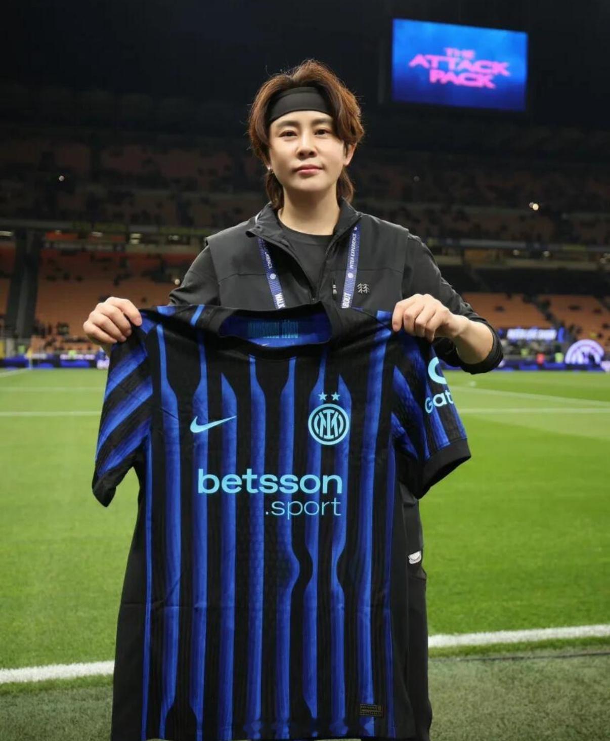 王濛从冬奥会解说到世界杯王濛从冬奥会解说到世界杯 这个王濛就这样在她精钻的领域里