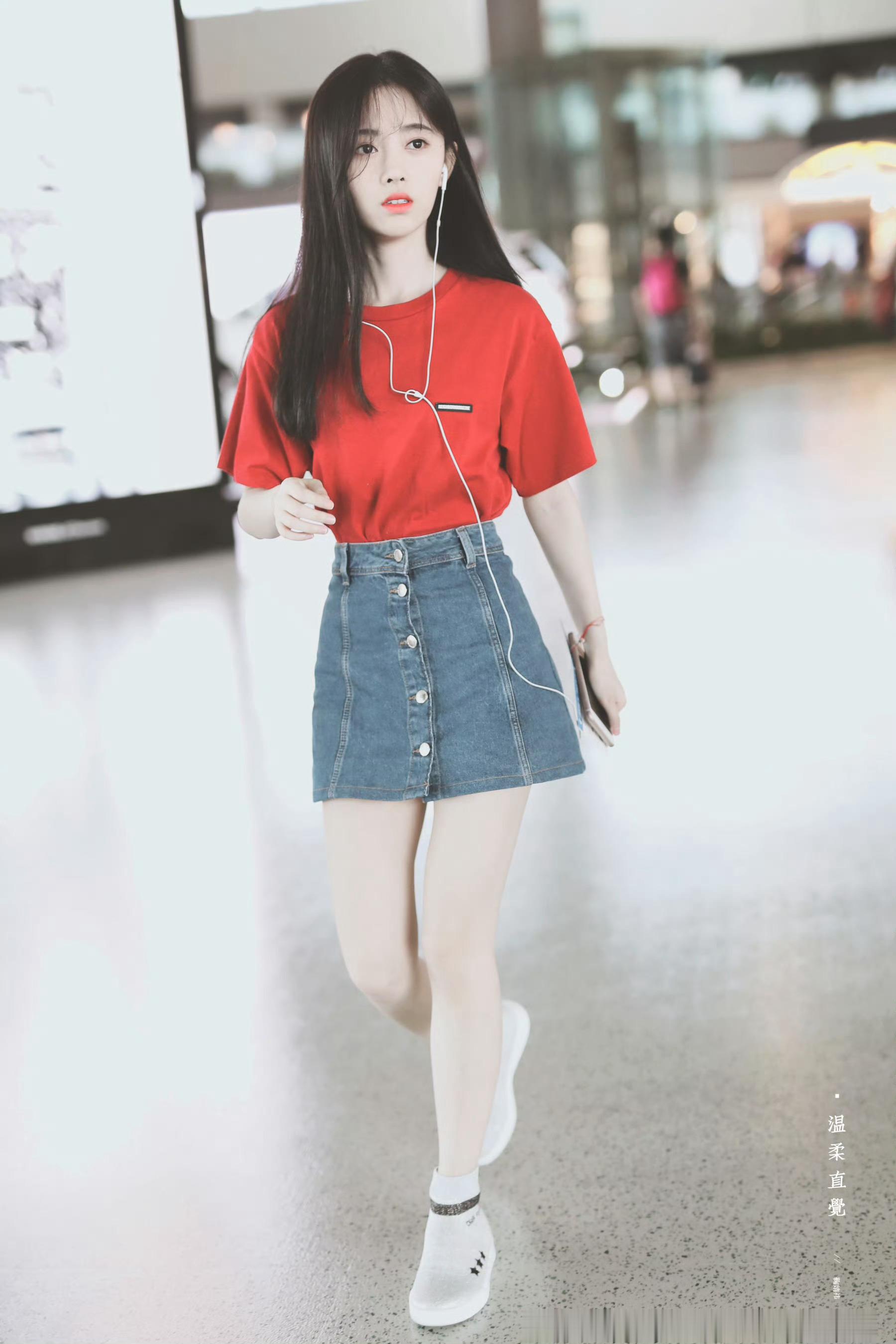 jjy鞠婧祎jjy鞠婧祎阿黛＂镜头里的对视，哪怕是隔着屏幕 我也能感觉到你的灵魂