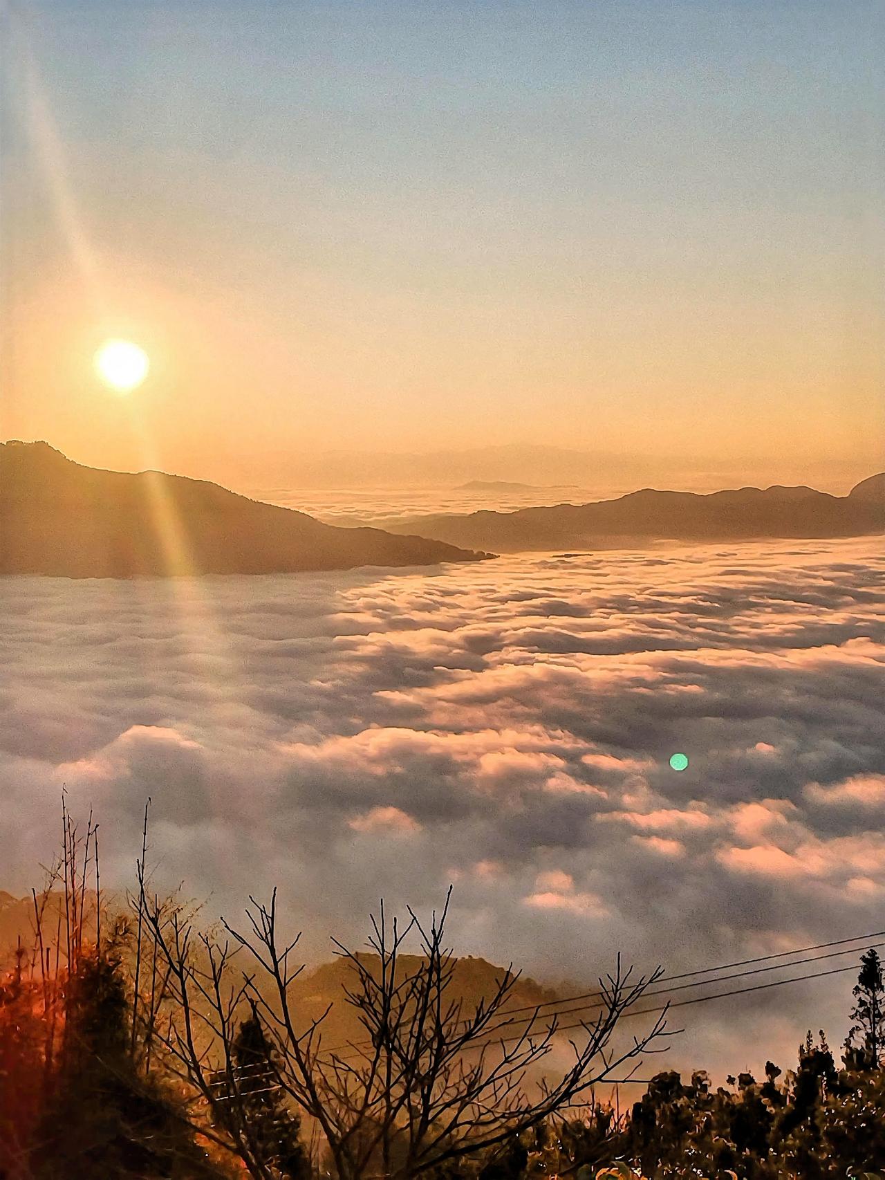 云海日出，山峦叠翠，美不胜收！