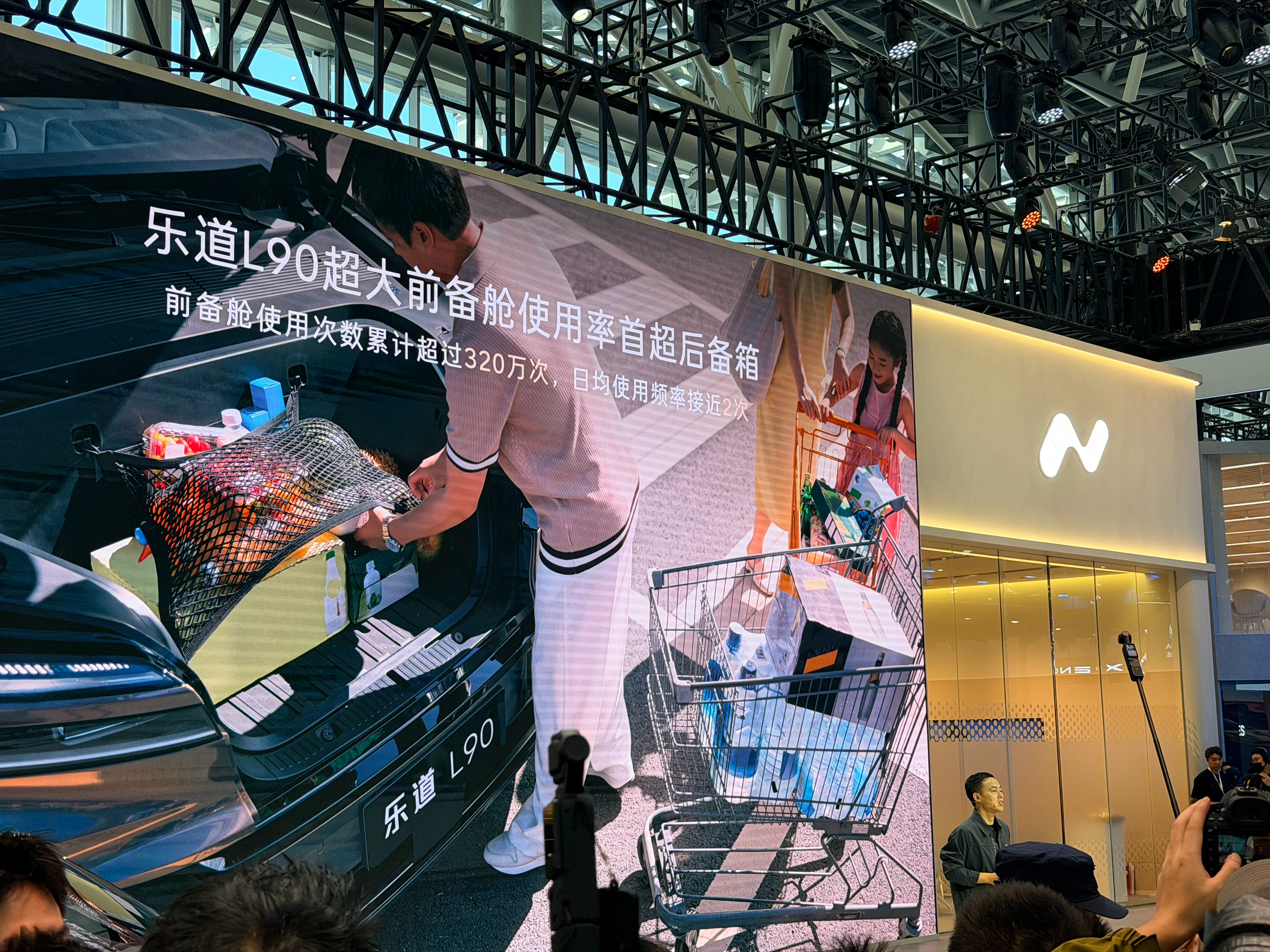 智能电动的好处是， 的前备箱开启累计数据都有，已经320万次了，平均每天2次，平