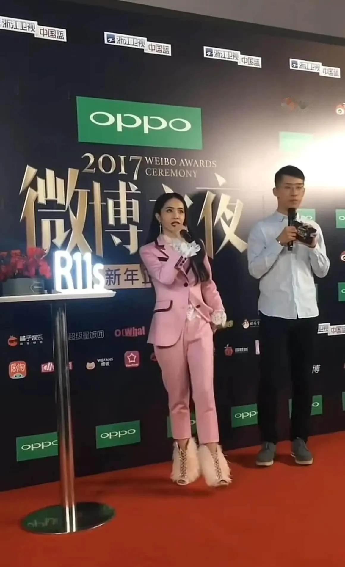 谁能相信她是时尚性感女王？ 蔡依林的审美好奇怪，风格大变，走上了乡村风！  虽然