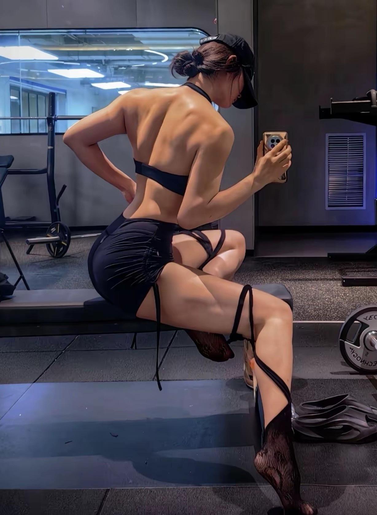 纳指当然还会涨，涨多少上次不是给你们计算过了吗？我记得本周前计算的是，12-15