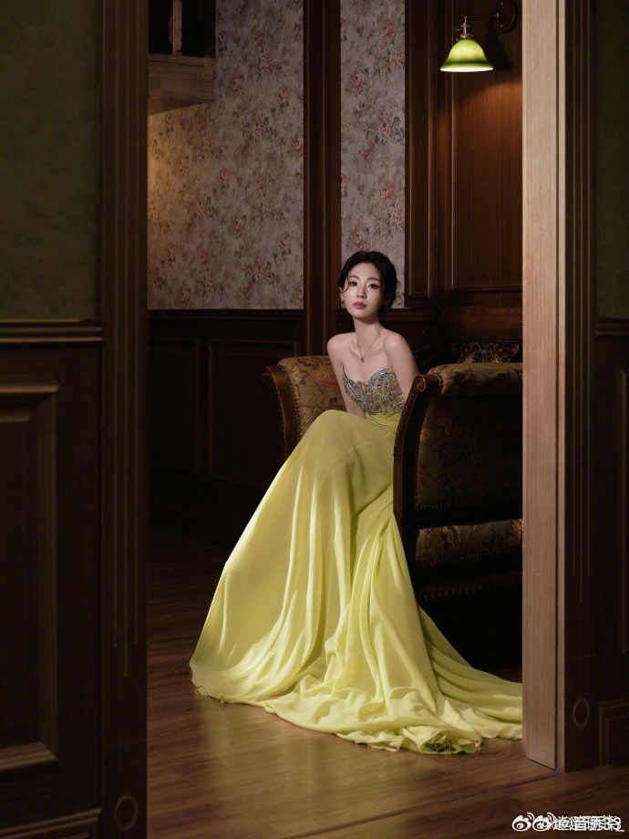 邢菲正剧脸谁懂邢菲这种长相的优势啊，完全就是正剧最爱的脸，干净舒服、端庄耐看，气