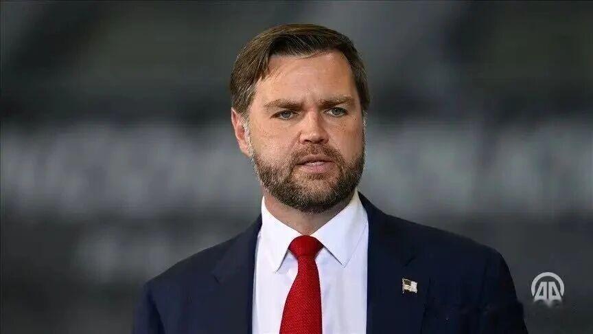 在伊朗问题上，万斯就是美国的“温和派”。他一直主张美国去跟伊朗谈，而不是开战！近