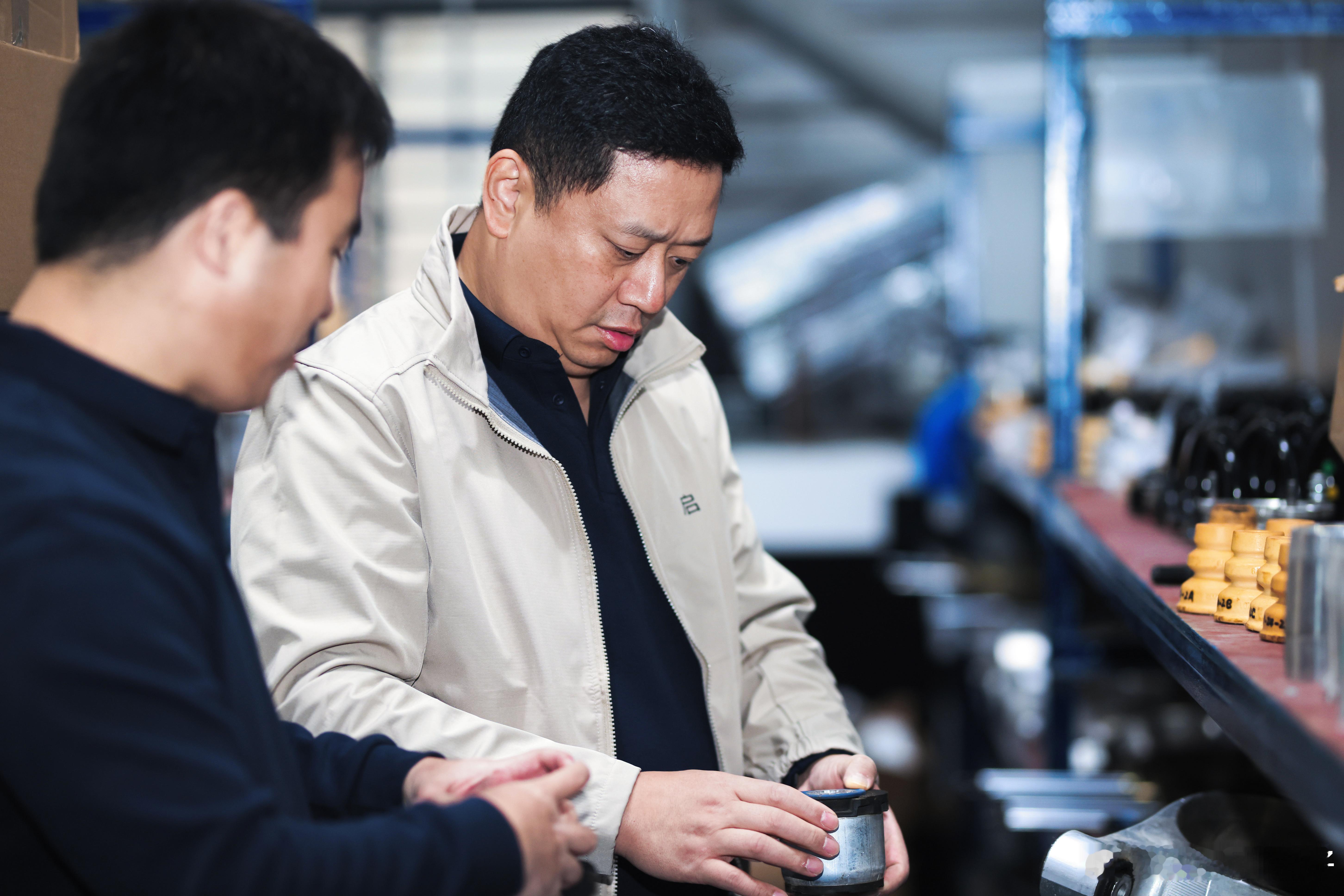 启境汽车首款车型完成底盘评审 近日，启境汽车宣布其首款车型完成底盘评审。在开发过