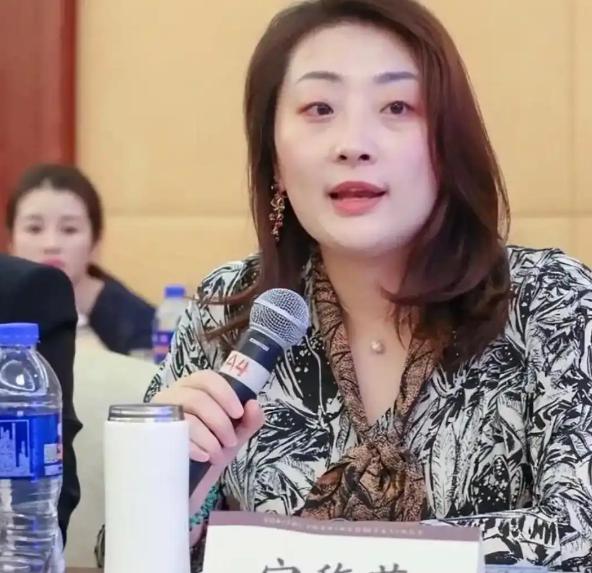 不愧是长公主！
真的太有脑子了！

宗大小姐这步棋
下得又准又狠

那18亿美元